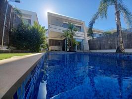 Fantástica villa independiente de 3 dormitorios con piscina privada en Villamartin photo 0