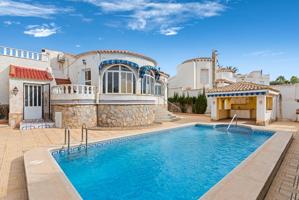 Villa de estilo mediterráneo con piscina privada en Ciudad Quesada photo 0