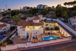 Gran villa en un gran terreno con piscina privada, ascensor y licencia turística photo 0