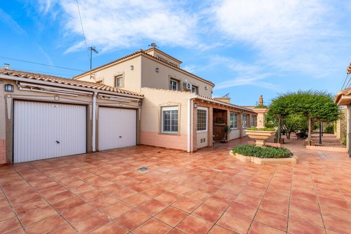 Unifamiliar En venta en Torrevieja, Torrevieja photo 0