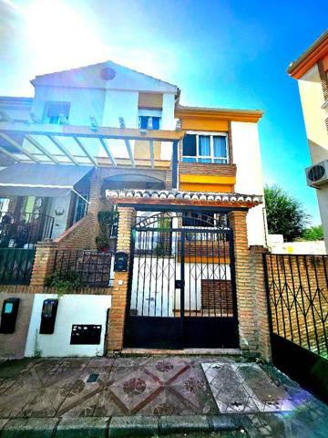 Bonita casa pareada en esquina en buen estado photo 0