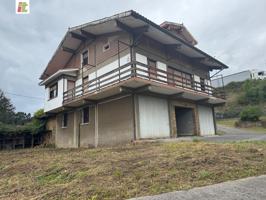 Antiguo Baserri, con muchas posibilidades, segregar, hacer viviendas vacacionales. Actualmente planta baja, dos lonjas grandes, planta primera vivienda con 4 dormnitorios y 2 baños y ela bajo cubiert photo 0