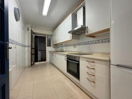 Piso completo de alquiler en la Plaza Urgitxetas.Larga estancia, no se admiten animales. photo 0