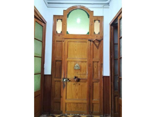 Casa pairal del 1900, Para restaurar entera. Debe conservarse la estética de la fachada. photo 0