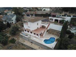Chalet unifamiliar en venta en Santa Susanna photo 0