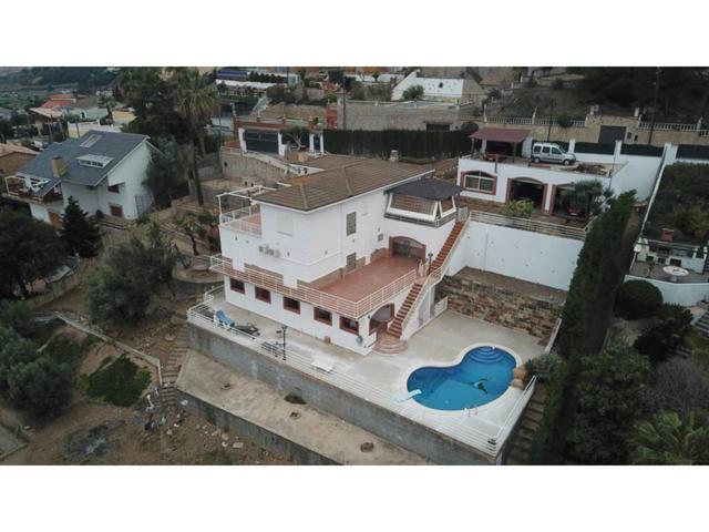 Chalet unifamiliar en venta en Santa Susanna photo 0