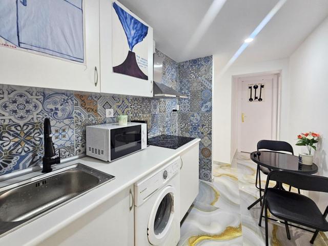 ¡Gran oportunidad en el centro de Madrid! Vivienda amplia de 9 dormitorios en Tirso de Molina, ideal para negocio de habitaciones o gran familia. photo 0