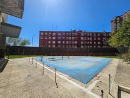 Excelente Inmueble de 4 dormitorios con garaje y trastero en zona Estrella (Retiro) photo 0