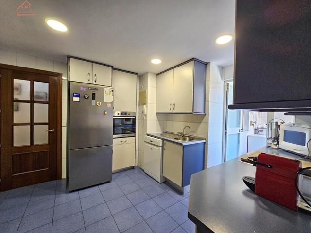 Excelente Inmueble de 4 dormitorios con garaje y trastero en zona Estrella (Retiro) photo 0