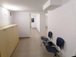 Alquiler de un Local Comercial en Vic - Zona Capuchinos-Santa Clara-Hospital photo 0