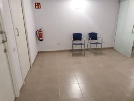 Alquiler de un Local Comercial en Vic - Zona Capuchinos-Santa Clara-Hospital photo 0