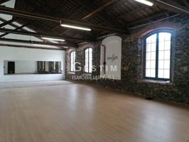 Alquiler de Local Comercial en Vic - Zona Caputxins-Santa Clara-Hospital photo 0