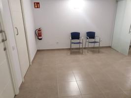 Alquiler de una oficina en Vic - Zona Caputxins-Santa Clara-Hospital photo 0