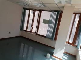 Alquiler de local comercial en Vic, zona Centro Histórico photo 0