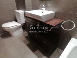 Venta de un piso en Roda de Ter photo 0