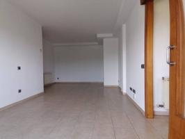 Venta de un piso en Roda de Ter photo 0