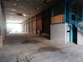 Alquiler de un local industrial en Manlleu photo 0