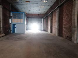 Alquiler de un local industrial en Manlleu photo 0