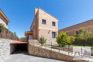 Casa En venta en Calle Nailon, Chapineria photo 0