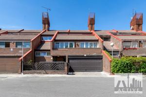 Unifamiliar Pareada En venta en Calle Mar Adriático, Zona Estación, Pozuelo De Alarcón photo 0