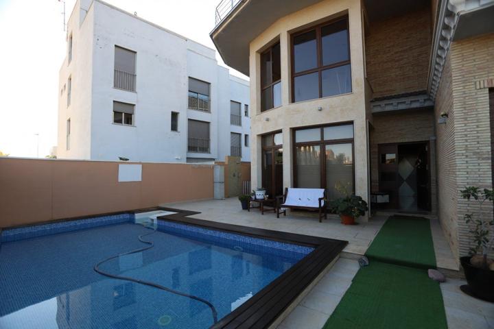 Exclusivo chalet con piscina en zona residencial de Nules photo 0
