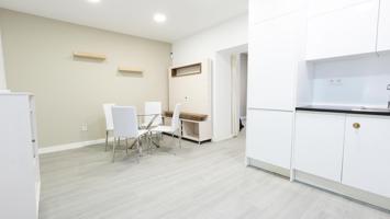 Local en venta en Madrid de 108 m2 photo 0