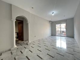 Piso en venta en Zona Calle Poniente-Avenida Cristóbal Colón(18100) photo 0