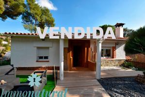 Villa En venta en Torrelles de Llobregat photo 0