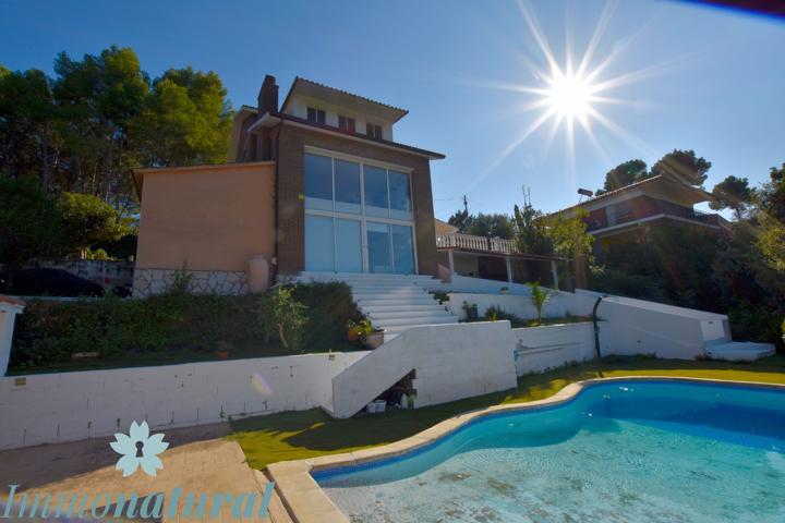 Villa En venta en Torrelles de Llobregat photo 0