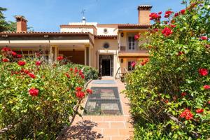 Casa En venta en Calle De Los Olmos, Valdelagua photo 0