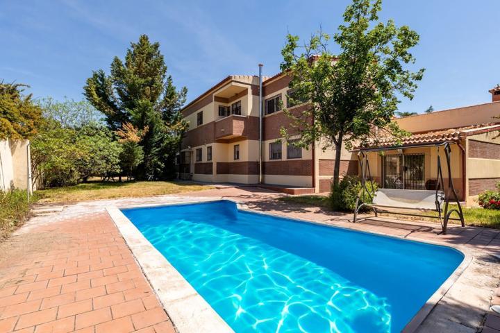 Casa En venta en Calle De Los Olmos, Valdelagua photo 0