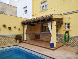 SE VENDE CASA CON PISCINA photo 0