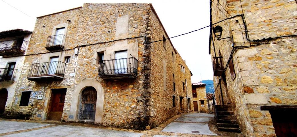 Casa de pueblo en el Ballestar para reformar photo 0
