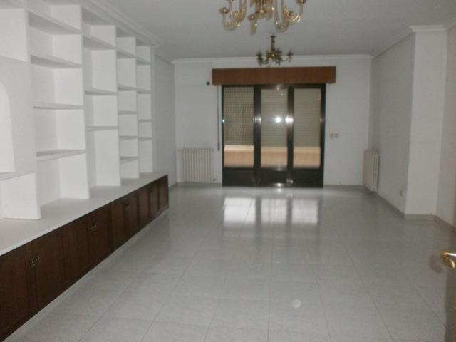 Gran vivienda junto al parque photo 0