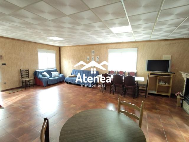 CHALET CON PISCINA EN LA RODA photo 0