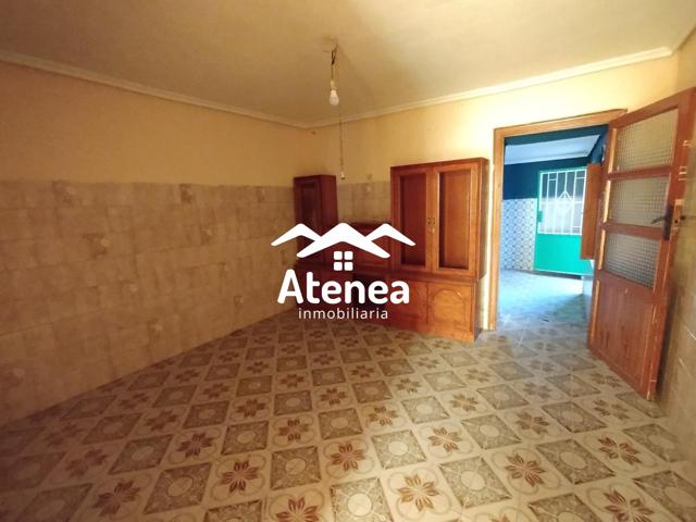 AMPLIA VIVIENDA EN LA RODA. photo 0