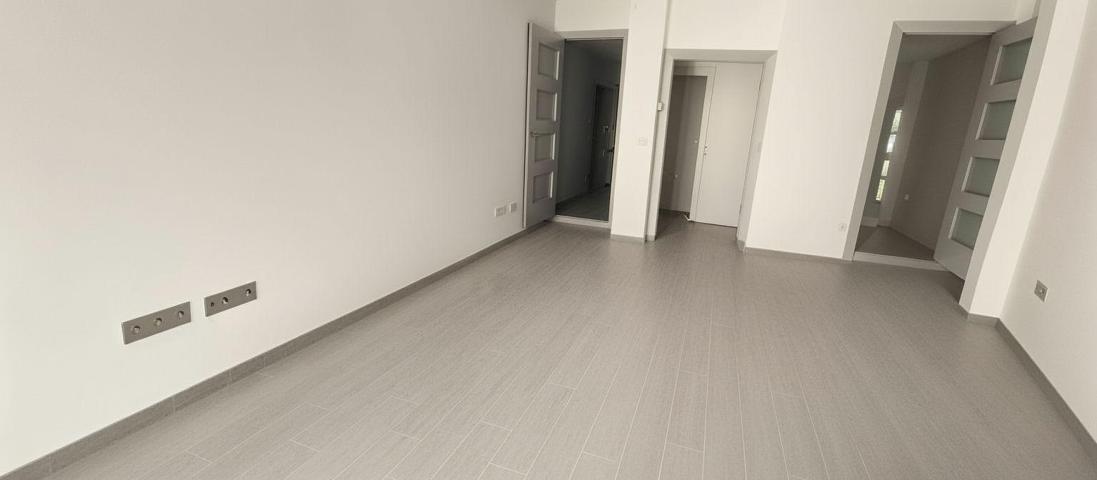 Piso a estrenar en pleno centro de La Roda photo 0