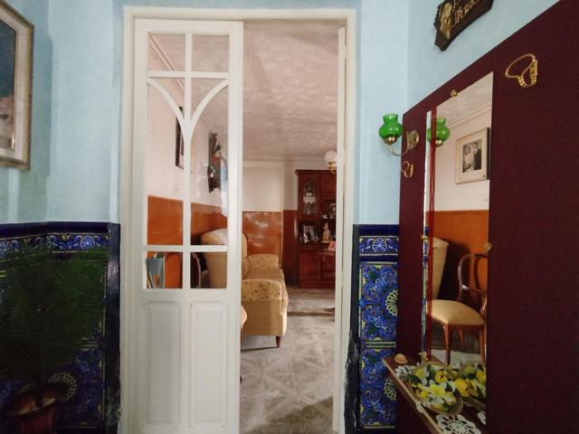 CASA CON SALIDA A DOS CALLES Y 326 m² DE PARCELA photo 0