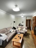 Amplio apartamento zona industria con garaje y trastero para entrar a vivir photo 0