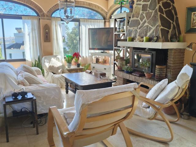 Chalet con personalidad en Fuengirola, cerca de la playa y con piscina privada photo 0