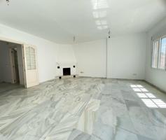 Adosado de esquina en zona Avenida del Tívoli. photo 0