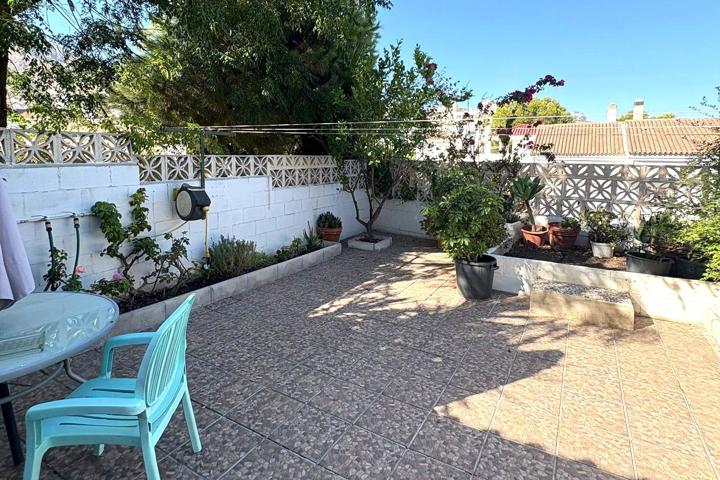 Chalet Adosado en Oasis Benalmar – Perfecto para Entrar a Vivir photo 0