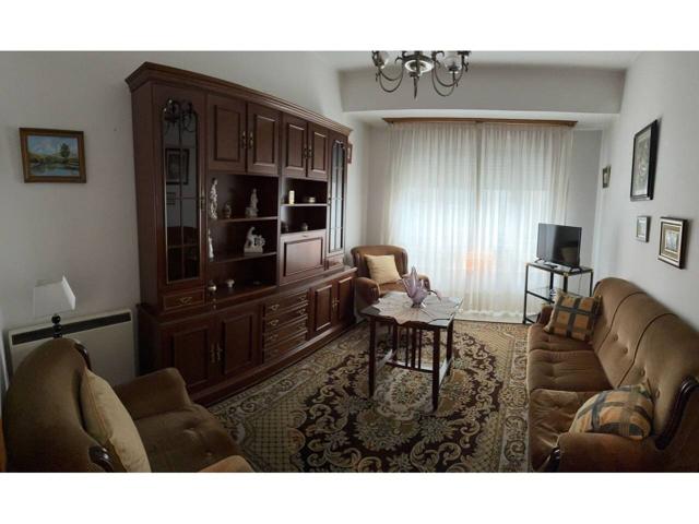 Se vende amplio piso en el centro de Celanova photo 0