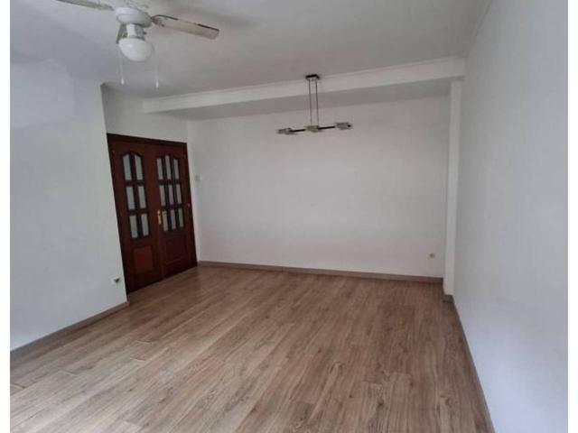 Se vende piso de procedencia bancaria en A Valenza photo 0