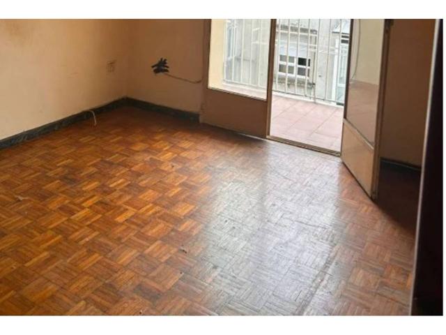 Se vende piso para reformar en el barrio del puente photo 0