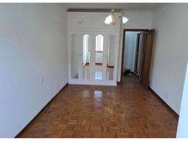 Venta de un piso en Ourense Capital photo 0