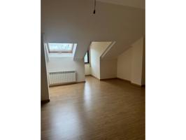 Venta de un piso en San Cibrao das Viñas photo 0