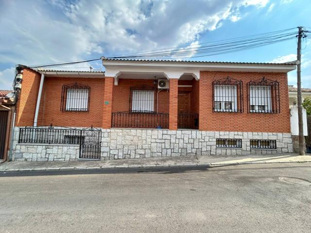 Casa unifamiliar en venta en La Puebla de Montalbán photo 0