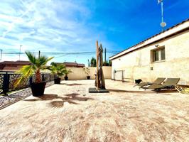 Chalet unifamiliar en venta en Numancia de La Sagra photo 0