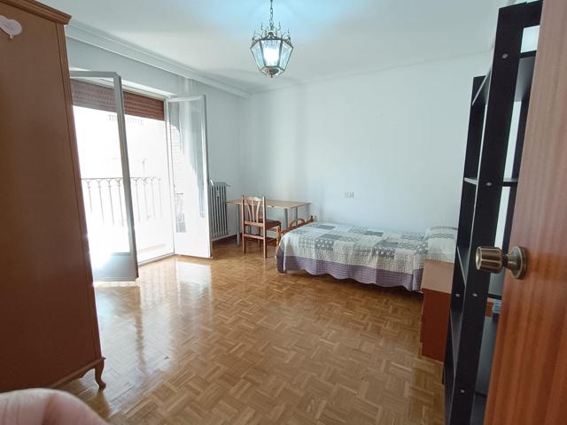 Piso En alquiler en San Bernardo, Salamanca photo 0